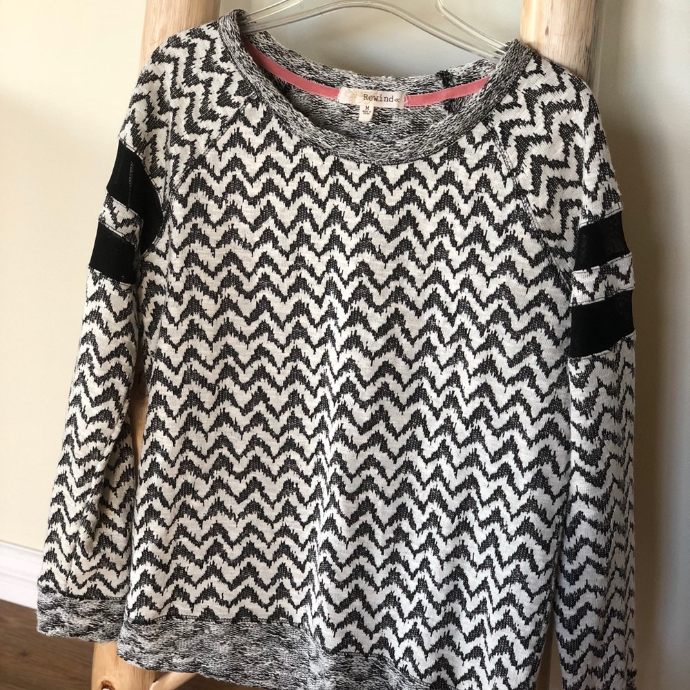 Cute sweater with mesh stripe on sleeve - sz M